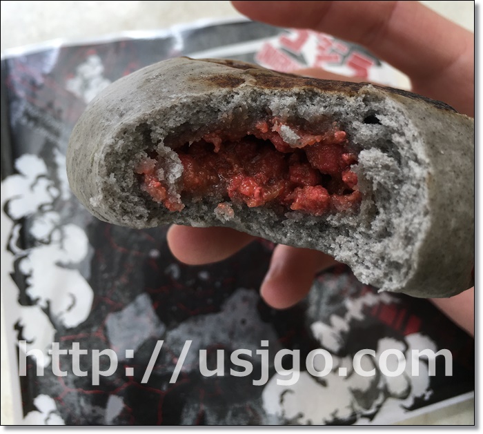 USJ　ゴジラのあしあとマン　黒ゴマ担々味噌　感想