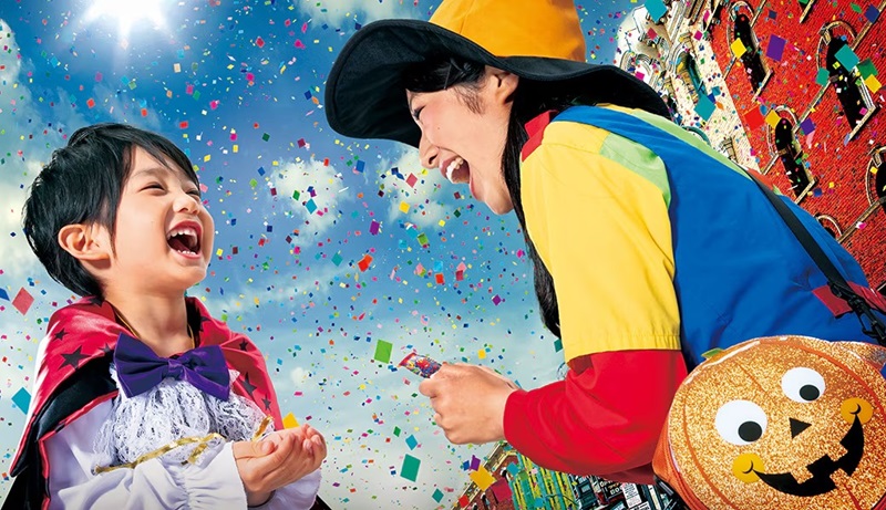 パーク中で「トリック・オア・トリート！」