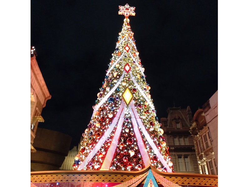 ユニバクリスマスツリー2024の点灯時間と期間はいつまで？